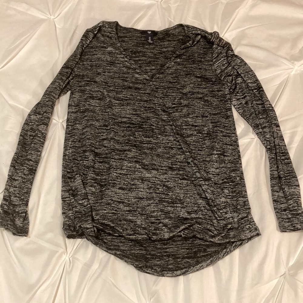 Black and gray heather long sleeve blouse